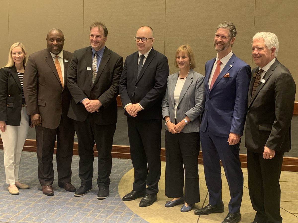 Great to host Poland’s Minister of Justice <a href="/Adbodnar/">Adam Bodnar</a> at the Natl Conf of Bar Presidents luncheon yesterday, where he shared a critical lesson with US lawyers and <a href="/BarPresidents/">NCBP</a>: choose an institution important to your democracy and protect it!