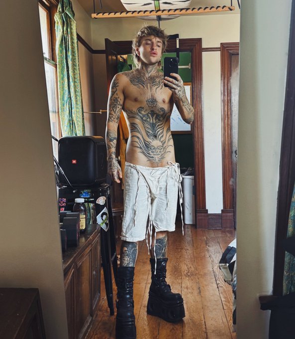 would you eat his pussy? ???? https://t.co/wpzLeuA51V