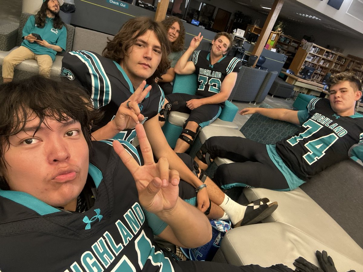 Coach Karl Crawford (@swoll_2_) on Twitter photo Just a little quick sneak peak of our Photo shoot today <a href="/HighlandHawksFB/">Highland Hawks Football</a>. Don’t forget to book <a href="/DonnaMundyPhoto/">Donna Mundy</a> for your action photos and pics. You’ll see she is great at it. We are so lucky!!! #itsalmostthattime #footballisback #newschool #FNG #family #reunited Just a little quick sneak peak of our Photo shoot today <a href="/HighlandHawksFB/">Highland Hawks Football</a>. Don’t forget to book <a href="/DonnaMundyPhoto/">Donna Mundy</a> for your action photos and pics. You’ll see she is great at it. We are so lucky!!! #itsalmostthattime #footballisback #newschool #FNG #family #reunited
