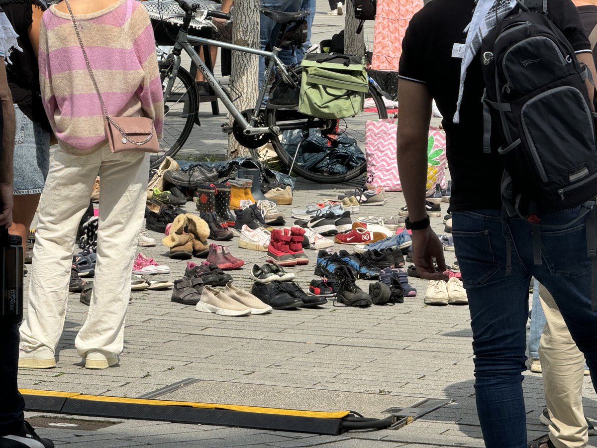 LoveGuerillero's tweet photo. ❤️🖤Spontanversammlung #GegenJedenAntisemitismus angemeldet in #Düsseldorf #dus0308 https://t.co/jTJgzKKWou