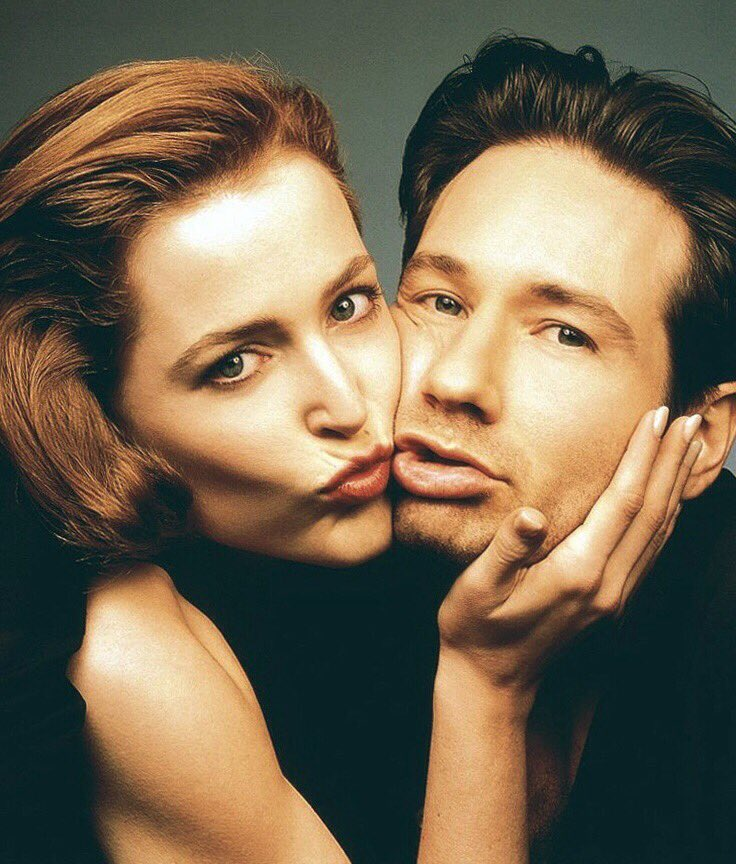 TheCinesthetic's tweet photo. David Duchovny &amp; Gillian Anderson photographed by Mark Seliger, 1997 https://t.co/1PkgyX16tQ