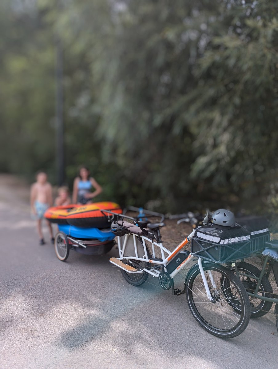 mary_teaching's tweet photo. Ever since @LoganTMillsap hauled his kayak by bike a few years ago, I've wanted to try it, too. Thanks for the inspiration! It's always wonderful to find out what else you can do with a bicycle! https://t.co/8ibXkQ7GEx
