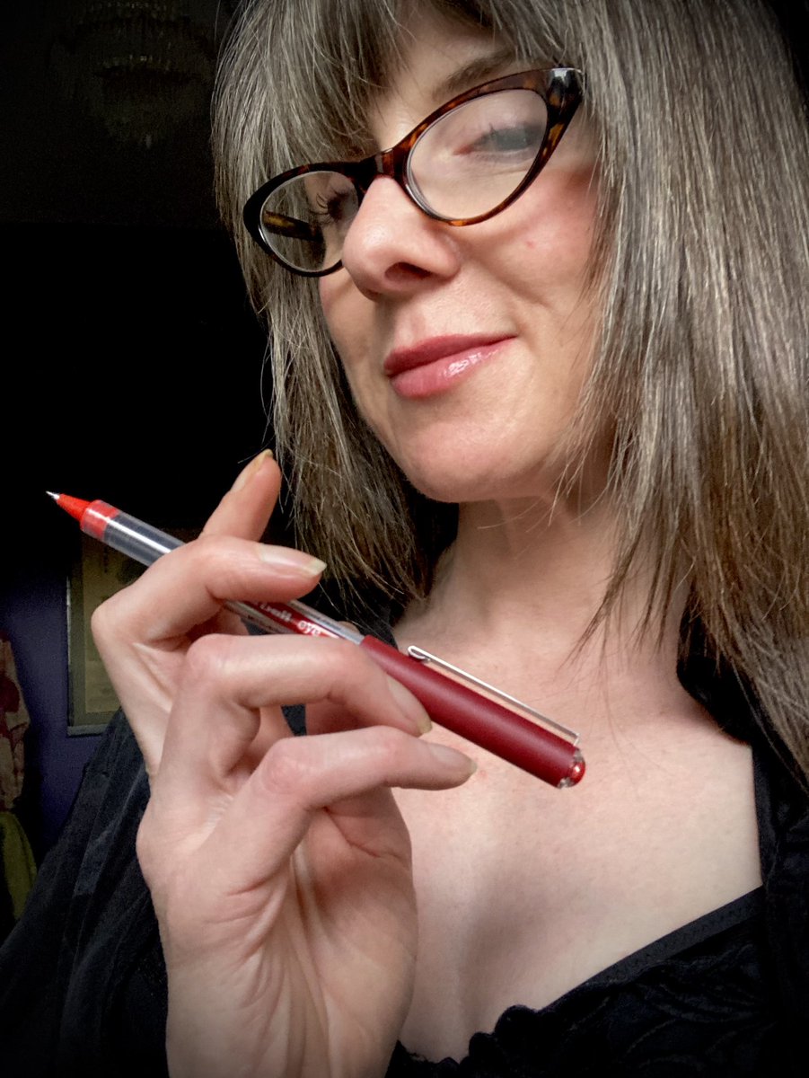 JusticePunishes's tweet photo. My little red pen and I gearing up to ruin your summer with an unreasonable amount of homework. ❤️✒️📝
#writinglines #linewriting #linewritingpunishment https://t.co/X2KauXhPMU