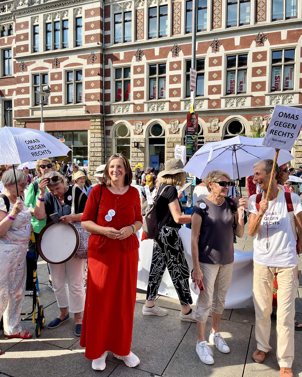 Freiheit4ev3r's tweet photo. Katrin Göring-Eckardt zu Gast bei den Omas gegen rechts. Bei diesen Bildern bin ich froh darüber auf der anderen politischen Seite zu stehn! https://t.co/r9hLxC0wWu