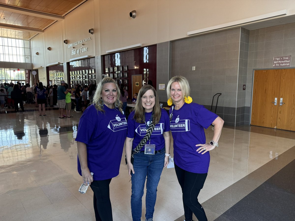 loridrapp's tweet photo. Thank you for the leadership from our @LISD_CSW team for organizing @LewisvilleISD Back To School Fair!  #everyOne can make a difference for kids https://t.co/AI3EhwZMpY