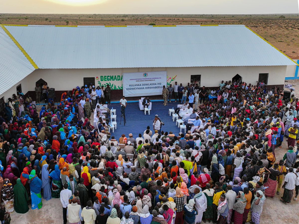 GudlaweHussein's tweet photo. 1/2
Yesterday, we engaged with the El-Baraf community. We listened to their needs and concerns. 
We also inaugurated the new District Administrative Headquarters, which was funded by the community. https://t.co/Rwcjkt8ls1