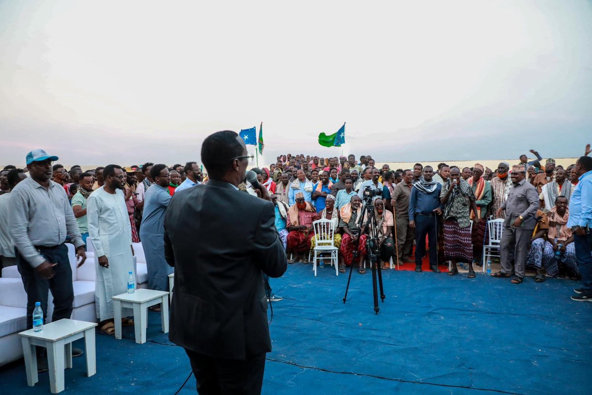 GudlaweHussein's tweet photo. 1/2
Yesterday, we engaged with the El-Baraf community. We listened to their needs and concerns. 
We also inaugurated the new District Administrative Headquarters, which was funded by the community. https://t.co/Rwcjkt8ls1