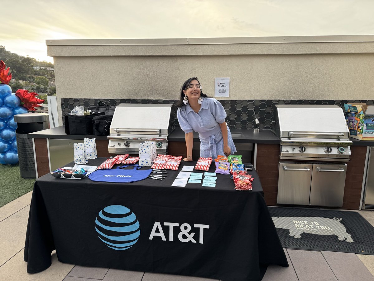 seanvmoore's tweet photo. Ravneet Kaur was out at Trestle Apartments in San Carlos for movie night! 🍿 🎥 snacks, and a healthy dose of blazing fast fiber from @ATT (with a side of mobility). Great job as always Ravneet Kaur https://t.co/AT9MErEt9B
