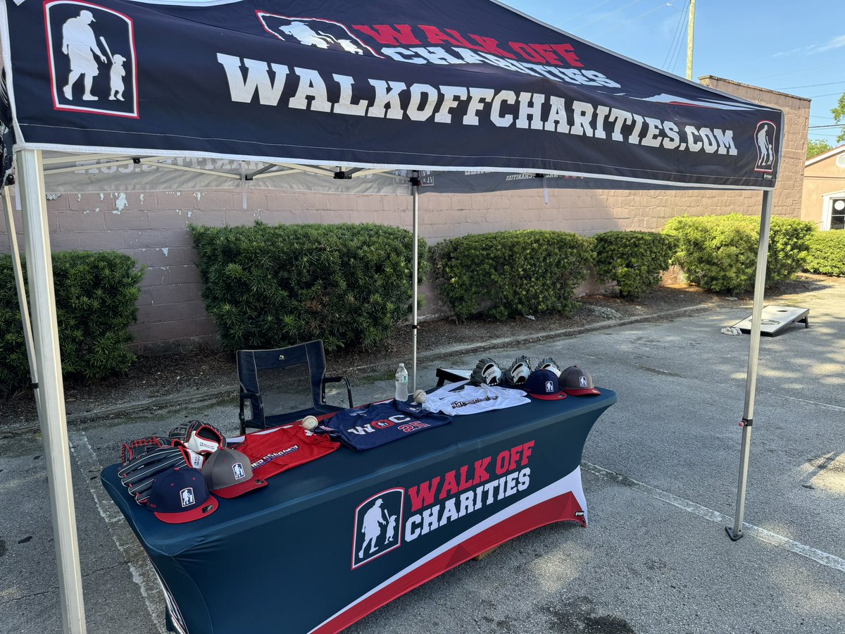 WalkOffJax's tweet photo. Glad to be a part of the 11th Annual Back 2 School Backpack Giveaway with the Friends of Brentwood Public Library! Happy to get involved through @AJHSSoftball! Great thing they are doing for the kids! https://t.co/5A19ymJLbs