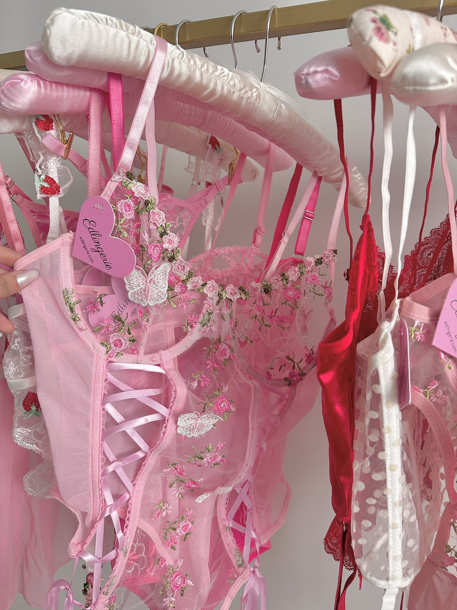Edlingerie1's tweet photo. Girly things 💅 https://t.co/tkMCnpPI9f