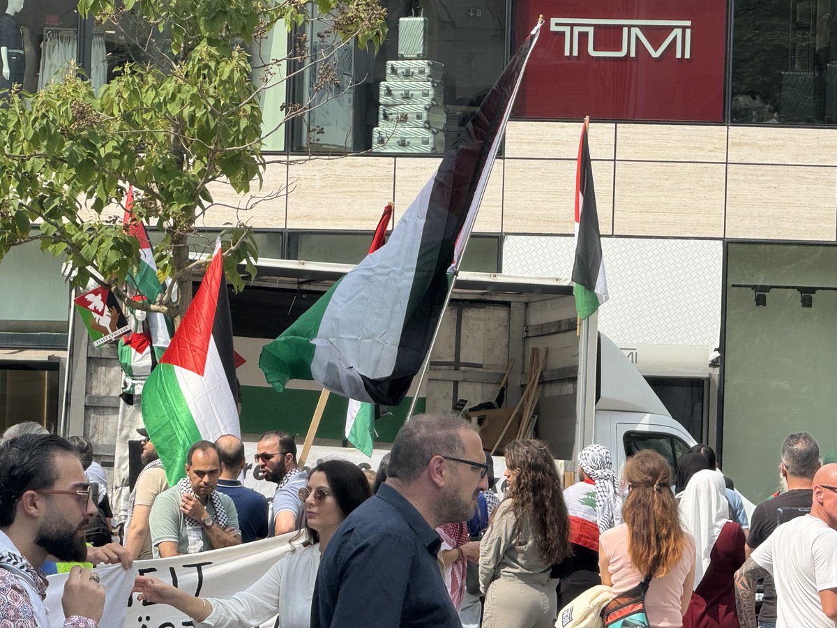 LoveGuerillero's tweet photo. ❤️🖤Spontanversammlung #GegenJedenAntisemitismus angemeldet in #Düsseldorf #dus0308 https://t.co/R95mJpansp
