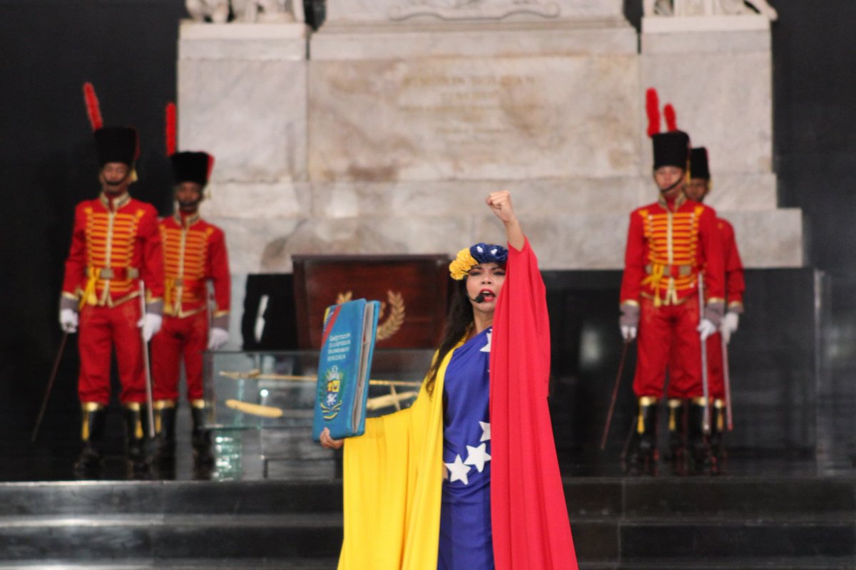 ServiciosMPPDVe's tweet photo. La Fuerza Armada Nacional Bolivariana honró hoy #3Ago  a nuestro Tricolor desde el Panteón Nacional en la celebración del Día de la Bandera y el 87° de la gloriosa Guardia Nacional Bolivariana https://t.co/eLD6uPeqWH