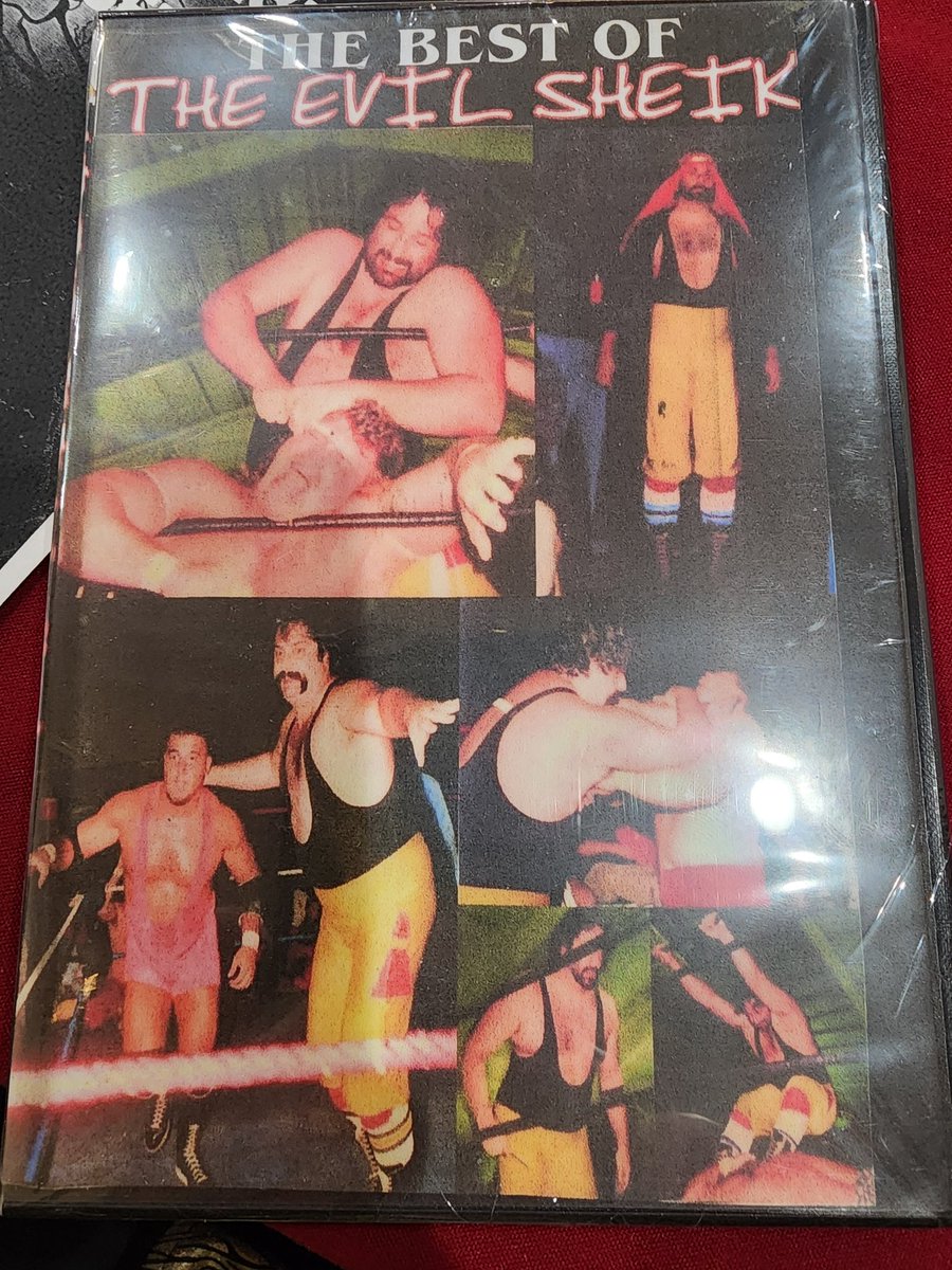 Hanging out at <a href="/Grossfest2022/">Grossfest</a> sitting next to the one and only "Evil Sheik" listen to stories about #mickfoley, <a href="/_SgtSlaughter/">SGT SLAUGHTER</a> George Romero and lots more. 10 out of 10. Well worth the visit.