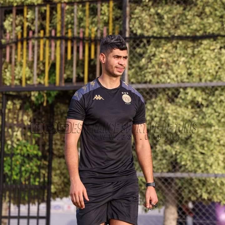 amintaraji's tweet photo. L'arbitre est Chamseddine Dhaouadi 
#ESTASOE #TarajiDawla ❤️💛🖤 https://t.co/1jZ4SZudAk
