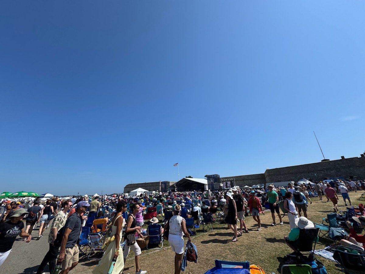tokuyuki's tweet photo. #NewportJazz! #現着 #Greattobeback Our 5th out of 70 (@ Fort Adams State Park in Newport, RI) https://t.co/R3Wwj1PXbF https://t.co/5MxHgrlyGN