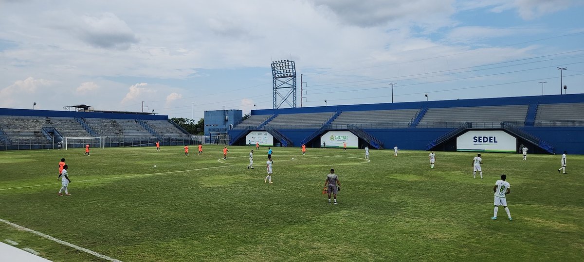 anaabentes_'s tweet photo. O jogo está 5 minutos de atraso por conta de não ter ambulância. #TrColina https://t.co/DVVPNyw8yx