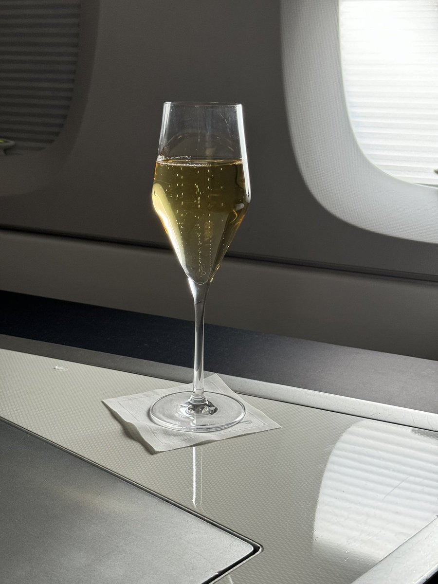dfwskylink's tweet photo. @British_Airways The inflight crew today have been among the best I’ve had in my 17+ years as @traveloneworld #Emerald https://t.co/vxcd3hwhWG