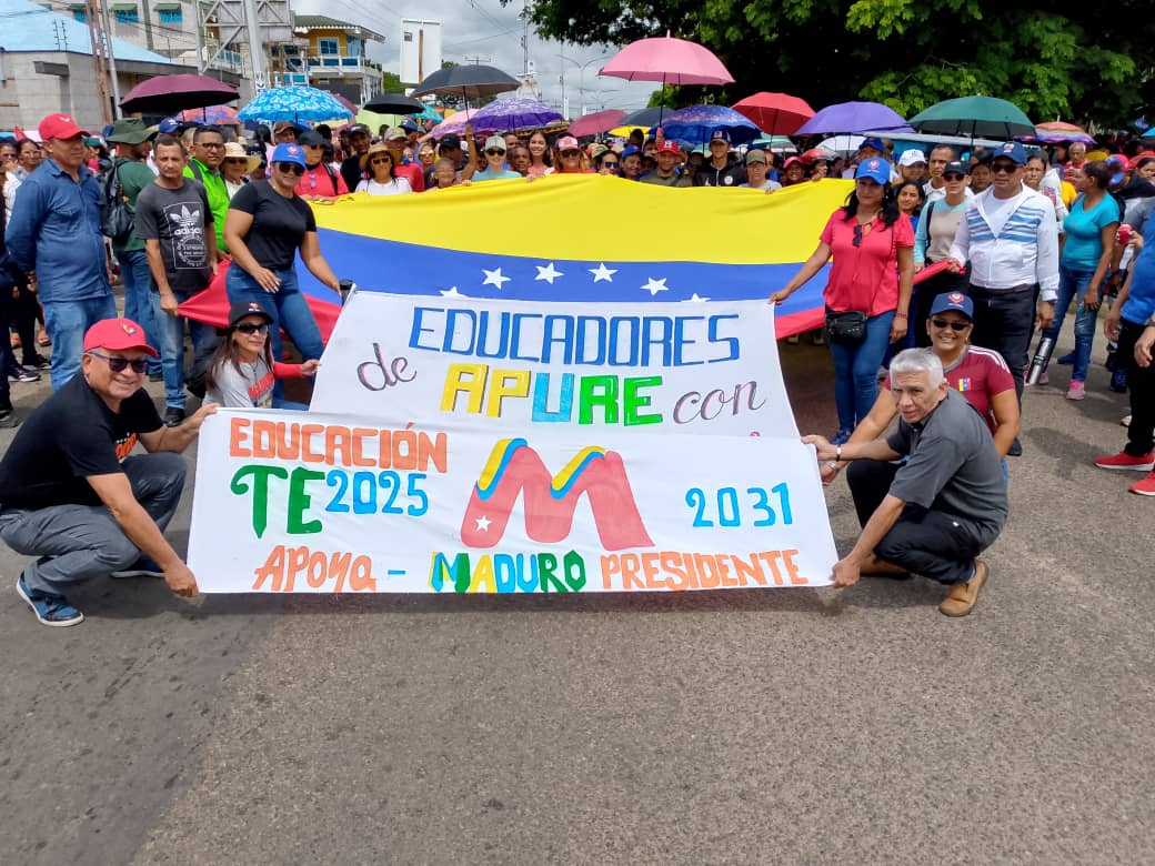 CbitApure's tweet photo. Hoy #03Ago| Tutores Fundabit Apure, presente en la marcha en apoyo a la Victoria contundente del Presidente Nicolás Maduro Moro, en el  Mcpio #SanFdo Edo #Apure .
#SomosFundabit https://t.co/zBx3MN8qmx