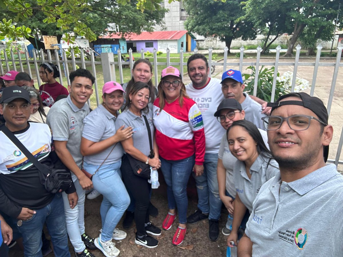 CbitApure's tweet photo. Hoy #03Ago| Tutores Fundabit Apure, presente en la marcha en apoyo a la Victoria contundente del Presidente Nicolás Maduro Moro, en el  Mcpio #SanFdo Edo #Apure .
#SomosFundabit https://t.co/zBx3MN8qmx