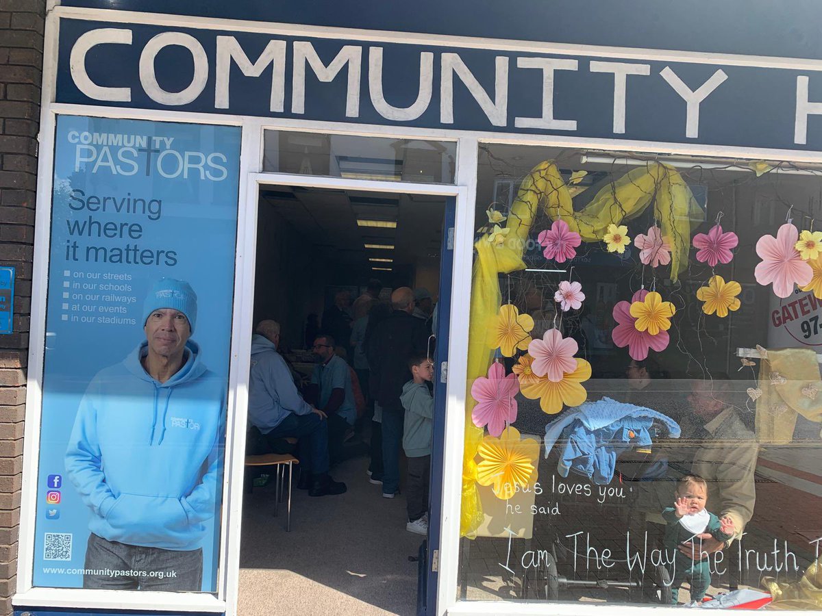 Great patrol last night operating from The Community Hub. Thank you to Councillor Martin Mordecai for dropping by to cheer us on👍👍👍🙏🙏🙏#TheLoveBillericayCentre <a href="/LoveBillericay/">Love Billericay</a> #Billericay #Essex