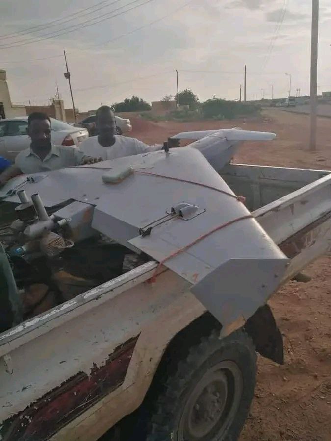 بحمد الله !! 
تمت العمليه بنجاح 
 جهاز المخابرات تم قبض 10طائرات مسيره ب خلاء ودحامد تابعة لي الجنجويد جاهزه للتحرك ولكن الحمدالله تم استلامها. والآن يتم البحث عن الأشخاص..
وشكرانيين ،،
#الدعم_السريع_مليشيا_ارهابيه 
#الامارات_تقتل_السودانيين