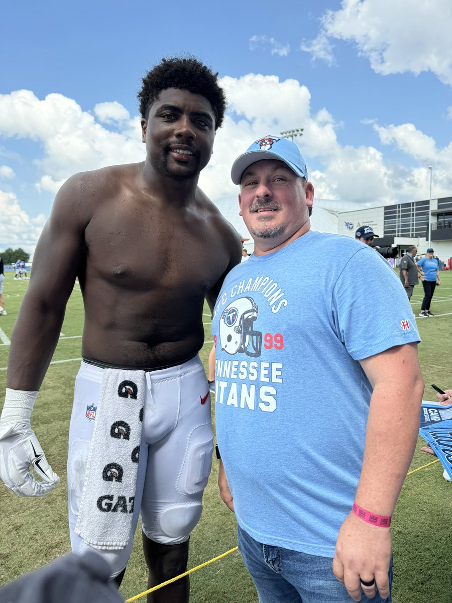 TitanFanatic1's tweet photo. Training Camp ⚔️ #superfan #TitanUp https://t.co/8JXfAWyzHC