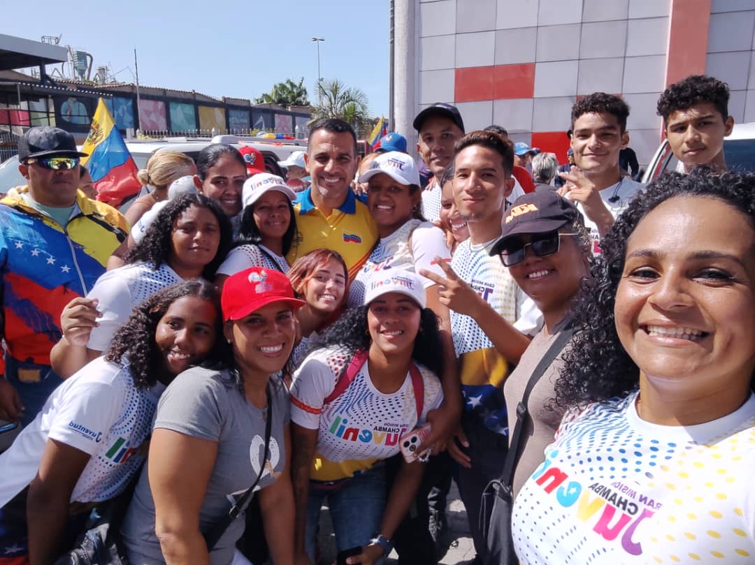 Somos un pueblo de paz nada ni nadie perturbara la estabilidad de nuestro país 
#PaísDeOchoEstrellas
<a href="/NicolasMaduro/">Nicolás Maduro</a> 
<a href="/Gabrielasjr/">Gabriela Jiménez</a>
<a href="/Jateranoficial/">José Alejandro Terán</a>
<a href="/LaRosaInfoVE/">LaRosaInfoVE</a>
<a href="/BrigadasCHCH/">Brigadas comunicacionales Hugo Chávez</a> 
<a href="/Mincyt_VE/">Ministerio para Ciencia y Tecnología</a>