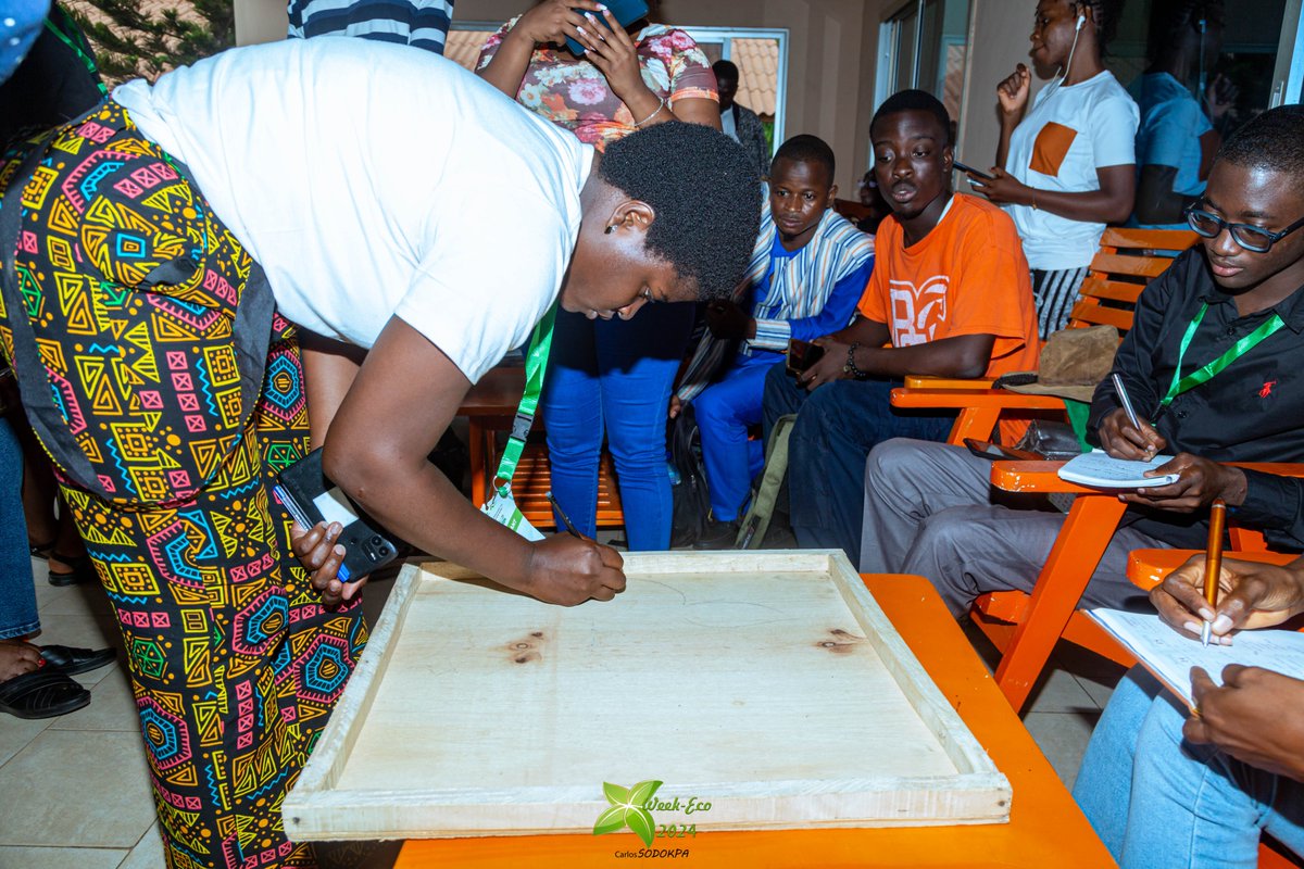 dedegnim's tweet image. Hello team
It has has been a good moment 
Come on, let&apos;s stay connected!!!!
Behind @zolaart, we had the opportunity to present one of our works during the sixth edition of the eco week in Parakou.
“Children are at the heart of climate change” 
@art our weapon today, and tomrorrow