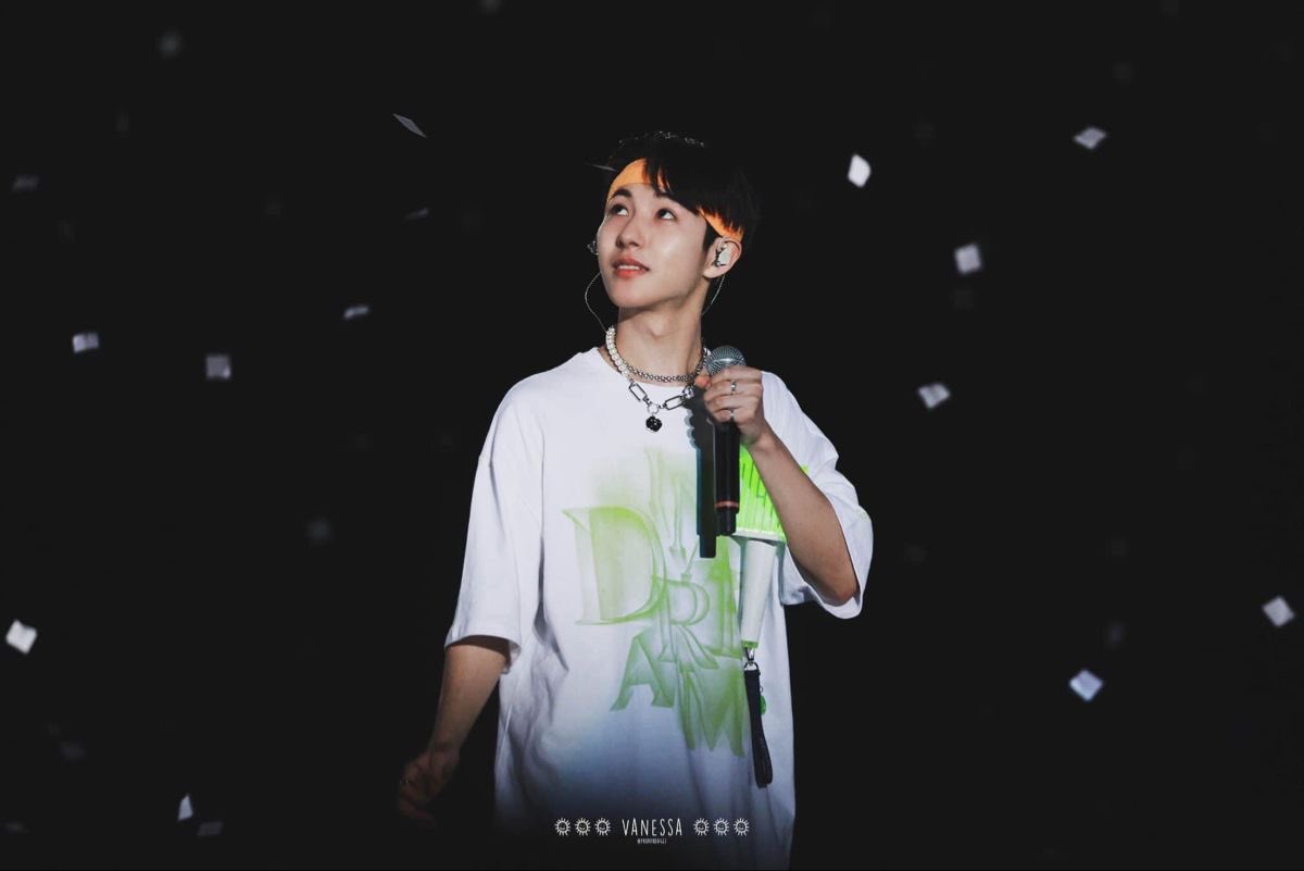 renjuns323's tweet photo. ･ ｡
✨∴
　･ﾟ*｡･
　✨･✧ *ﾟ｡　　
　 ･ ﾟ*｡･ﾟ✨｡
　　･｡✨°* . ﾟ✧ 
   　 ﾟ｡·*･｡✨ ﾟ*ﾟ･｡ * ｡
　 　ﾟ *.｡✨｡　･  ﾟ･｡
　 　* ｡･*.｡   ｡ *    *.   ﾟ✨
          *      ✨ ✧ *✨    ﾟ*･｡
               ✧ ✨ ✧°*.　ﾟ  * ｡✨｡✧   *. https://t.co/t21xpl568J