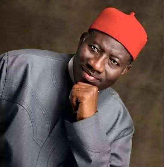 jrnaib2's tweet image. When GEJ removed fuel subsidy in 2012 and fuel price hiked to N147 per litre, Nigerians including Tinubu protested, GEJ listened to them and reversed the price of fuel to N87 per litre.

ALL EYES ALL ON PRESIDENT TINUBU 👀