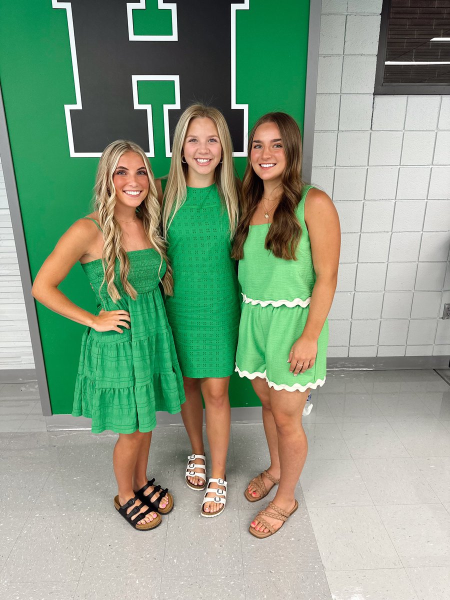 Thankful to be surrounded by such amazing players and coaches 💚 Defensive Player of the Year and Play of the year award that won us the District Championship! None of this would be possible without God 🙏 <a href="/UVAWiseSB/">UVA WISE SOFTBALL</a> <a href="/karenburnette/">Karen Bitter</a> <a href="/UPIKE_softball/">UPIKE Softball</a> <a href="/rstaggs/">Robert Staggs ✝️🐻🥎🇺🇸</a> <a href="/aprildc03/">Coach April</a>