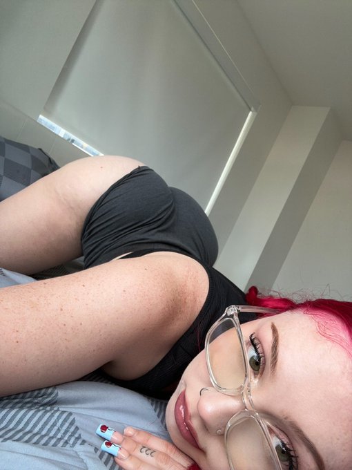 I need someone to eat me from the back ??? https://t.co/1mDHPdnekm