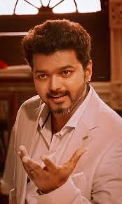 Sarkar_tweetz's tweet image. என்னடா லுக் அத விட அந்த expression அதுக்கும் என்ன இருந்தாலும் அந்த இளைய தளபதி விஜயும் தளபதி விஜயும் இந்த அரசியல்வாதி விஜய் கிட்ட மிஸ் ஆகுற மாதிரி இருக்கு 😌🙂‍↕️

#Goat3rdSingle