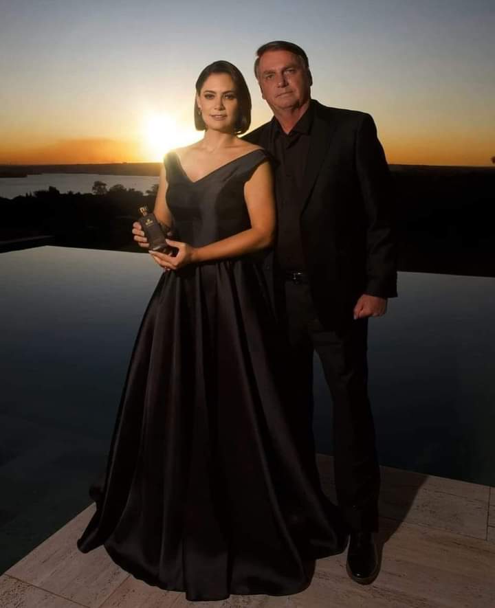 QUE ISSO BRASIL 🇧🇷🇧🇷💙💙🇧🇷💓
SÃO LINDOS ..NOSSO PRESIDENTE E NOSSA PRIMEIRA DAMA💓💙💓💙🇧🇷