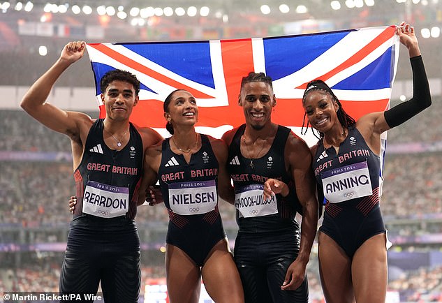OLYMPIC MEDAL!
Congrats to Team GB <a href="/Laviai/">laviai nielsen</a> Nielsen who - along with her team - has won Bronze in the 4 X 400m mixed relay final
Born East End. <a href="/QMUL/">Queen Mary University of London</a> grad - chemistry. Diagnosed with MS 2021.
Netherlands took gold.
@GavinGiovannoni, <a href="/drruthdobson/">Ruth Dobson</a>, <a href="/KlausSchmierer/">Klaus Schmierer</a>