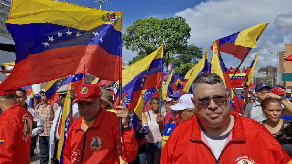 Pdvsa_TV's tweet photo. El pueblo se moviliza este #3Ago en apoyo al presidente @NicolasMaduro, defendiendo la paz, la democracia y la Soberanía de Venezuela.

#PaísDeOchoEstrellas https://t.co/l80Hwie93s