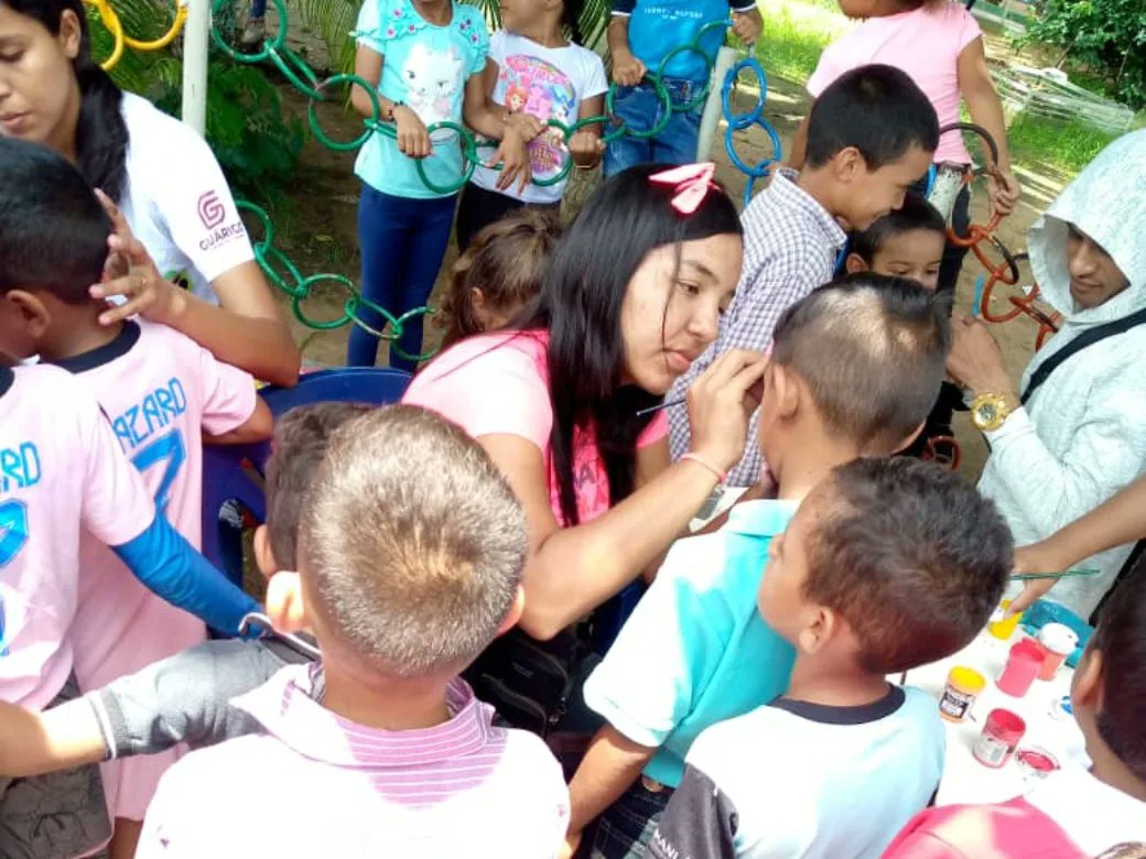 MPV_Guarico's tweet photo. Hoy en el mcpio Juan José Rondon, se realizó una actividad recreativa y deportiva dónde estuvieron presentes los hijos de la Revolución, los cuales se les hizo entrega de juguetes, @MPV_Guarico celebramos en paz y amor y el triunfo de nuestro Presidente #PaísDeOchoEstrellas 🇻🇪 https://t.co/trTnjxiSqt