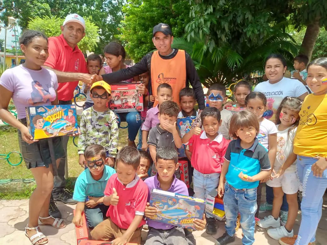MPV_Guarico's tweet photo. Hoy en el mcpio Juan José Rondon, se realizó una actividad recreativa y deportiva dónde estuvieron presentes los hijos de la Revolución, los cuales se les hizo entrega de juguetes, @MPV_Guarico celebramos en paz y amor y el triunfo de nuestro Presidente #PaísDeOchoEstrellas 🇻🇪 https://t.co/trTnjxiSqt