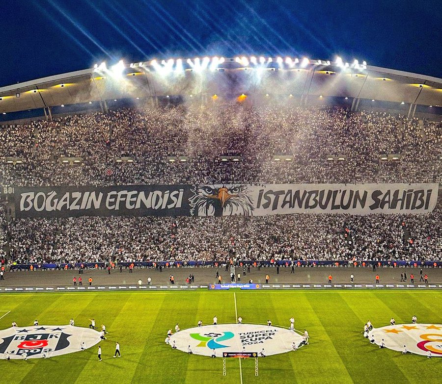 DicleEsenn's tweet photo. Kupaların talibi değil sahibiyiz 🏆
 #KupaBizim https://t.co/VShGqLOCXv