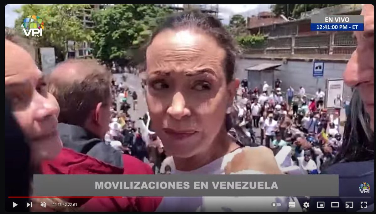 CarollafraZK's tweet photo. Voy con Hilo de imágenes extraidas de el "EN VIVO" de VPI-
Asi llego MCM con cara de pocoa amigos debido a la poca afluencia de personas a su convocatoria. https://t.co/NslGezHGqV