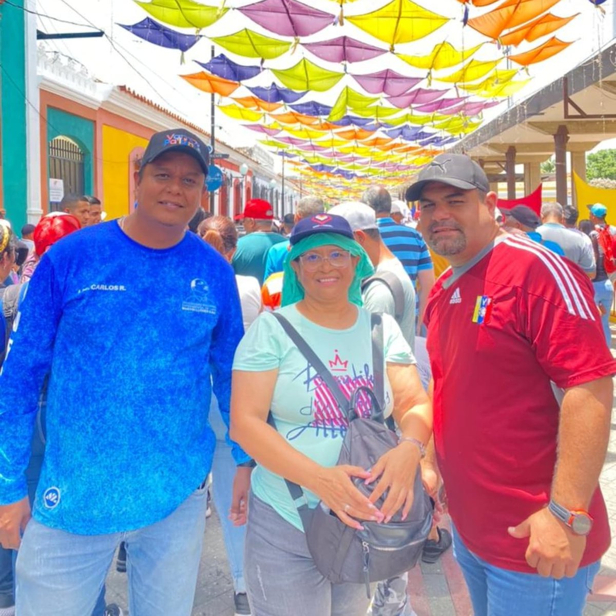 #SomosGenteDePaz
Un país de gente bella, de calidad humana, solidarida, cariñosa, alegres, donde se mezclaron armoniosamente las razas; donde el extranjero se siente en casa y donde siempre encontramos motivos para celebrar con los amigos.

#PaísDe8Estrellas