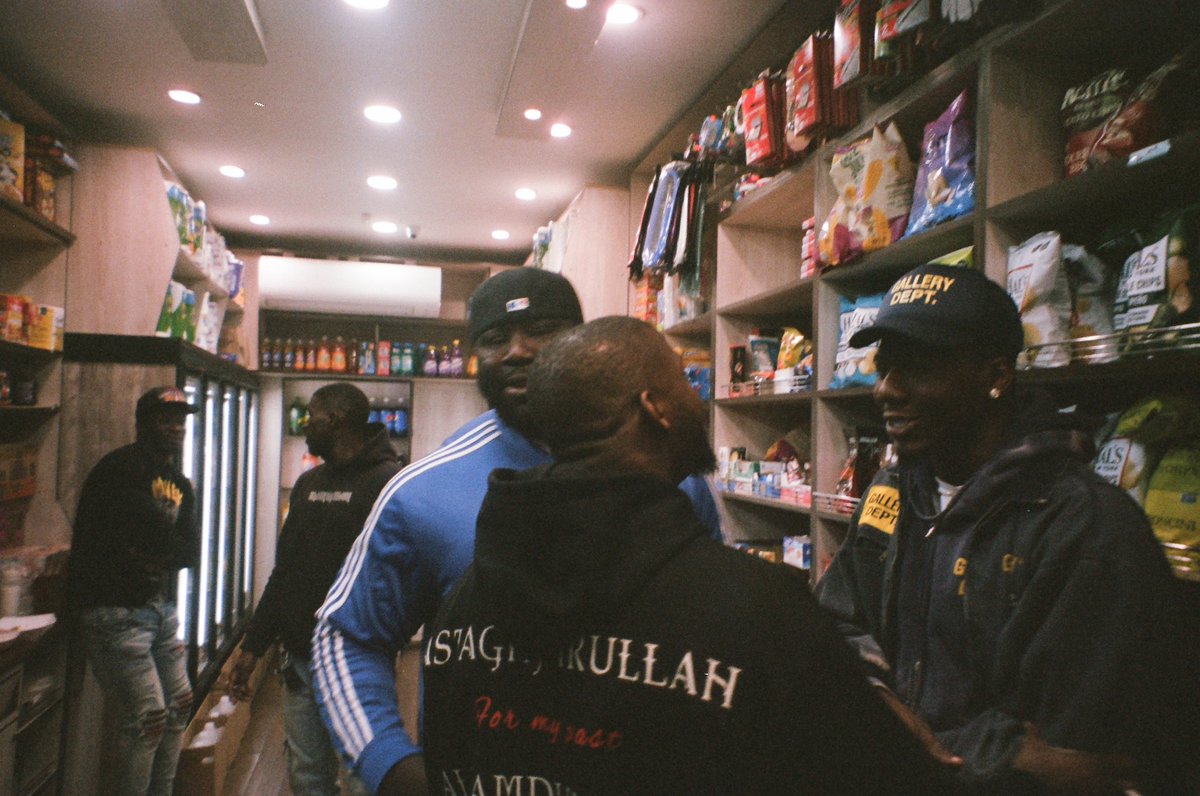 I shot a short film in the beautiful community of Little Senegal, Harlem (New York) about karate. 
🇸🇳💚🗽🎥 - t.ly/VWub-