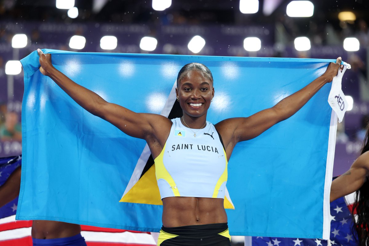 VSportsTM's tweet photo. 👏Santa Lucía 🇱🇨 tiene apenas 180 mil habitantes
👏Participa en los #JuegosOlímpicos desde 1996
👏Envió 4 representantes a #Paris2024
👏Hoy ganó la 1ª medalla olímpica de su historia
👏¡Fue dorada 🥇!
👏Lo logró Julien Alfred, en 100m
👏Una de las protagonistas de estos JJOO https://t.co/RJEsocPrNn