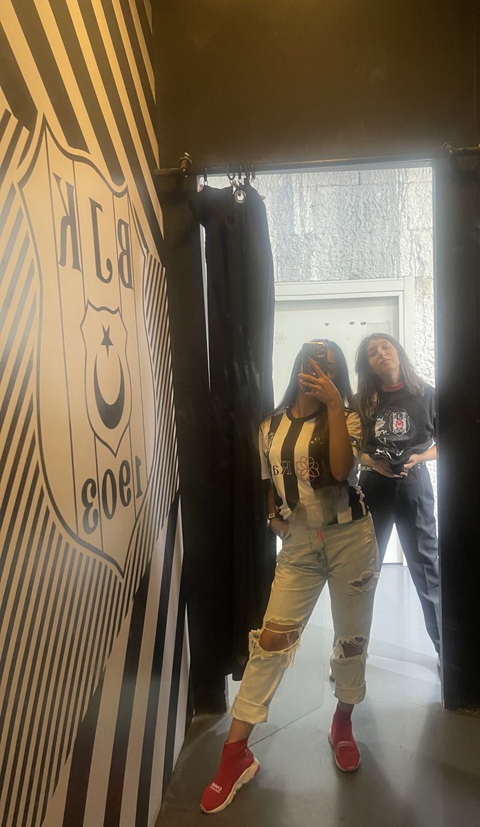 İmmobile övme butonu 🦅😎👊🏼 #KupaBizim #BeşiktaşınMaçıVar #BJKvGS 
#VurPençeniKupaya 🏆