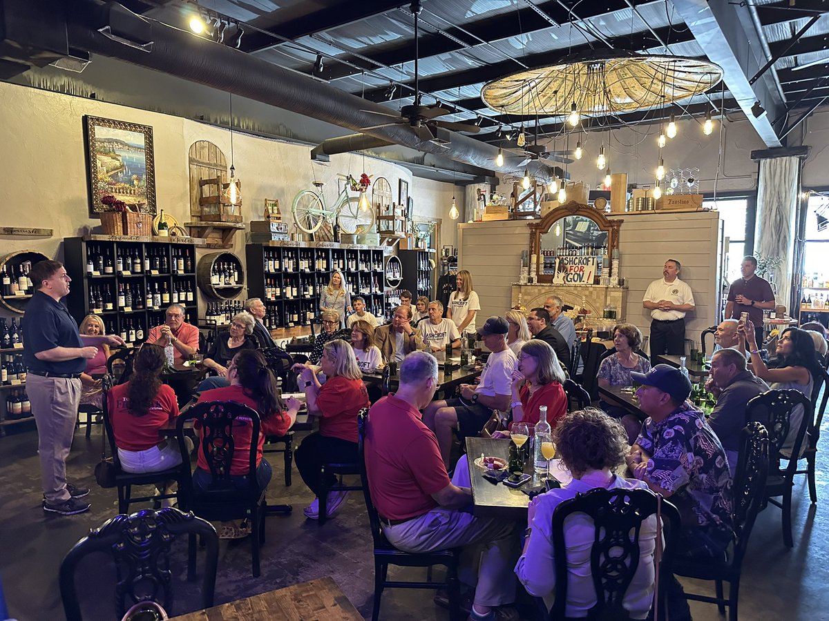 JayAshcroftMO's tweet image. Such a great crowd in #SWMO at @vineyard417. 72 hours until the polls close!