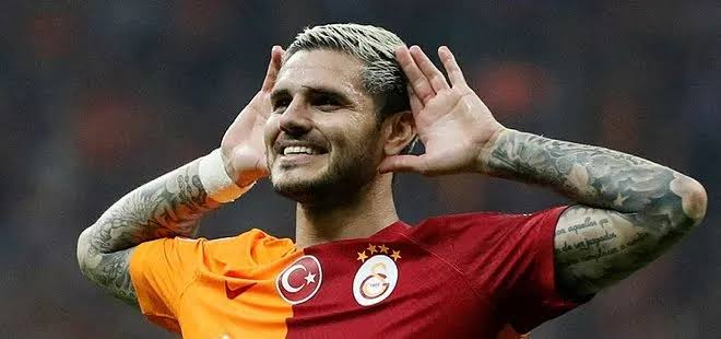 soldaki 1 dk oynayip 1 gol atti.. sagdaki 90 dk da kaleye isabetli şut çekemedi.. 

mustafa hekimoglu > icardi