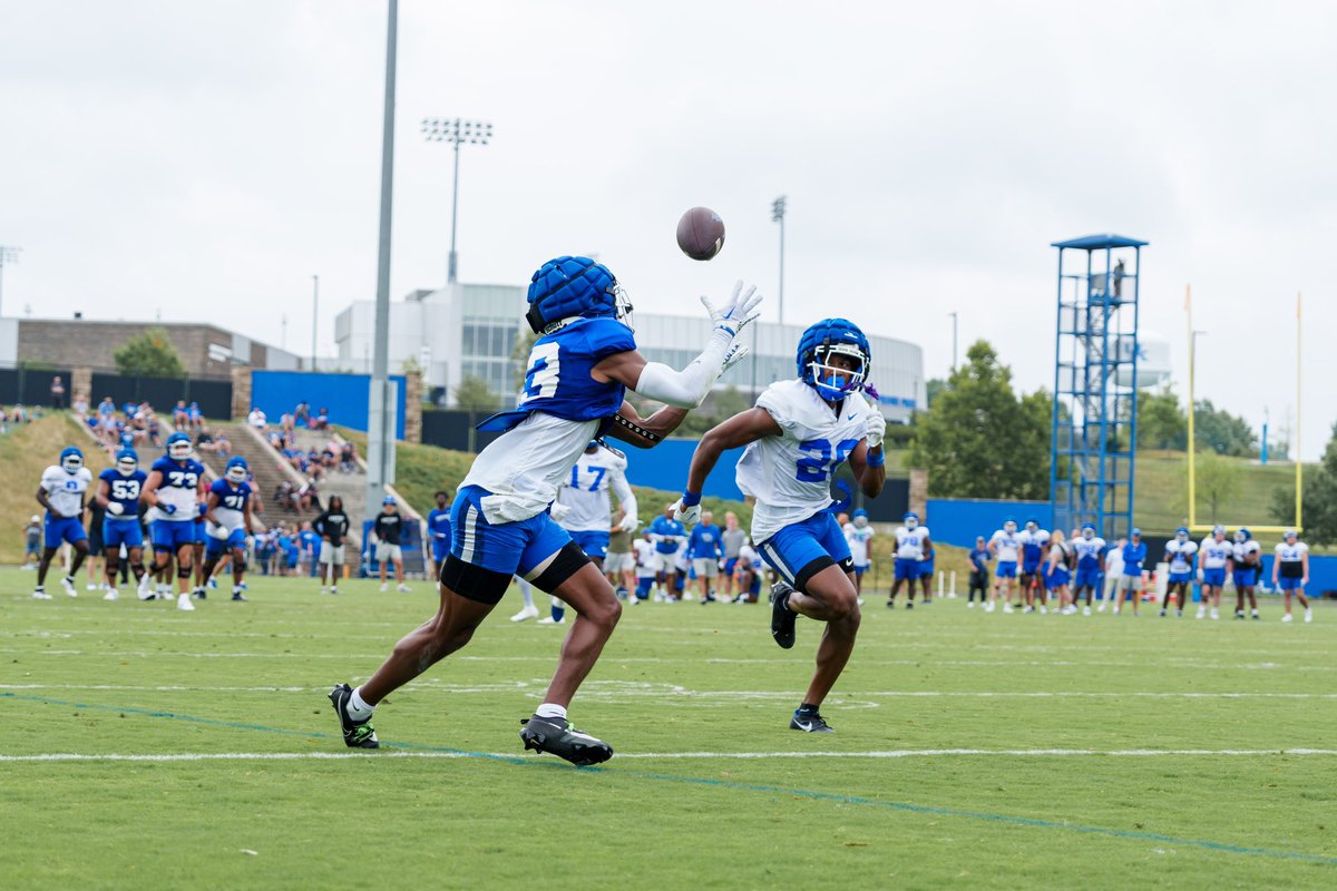 FFarrier2's tweet image. appreciate #BBN for coming out to fan day today 💙💪🏾