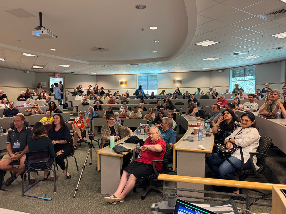 Deaf Studies, Sign Languages & Interpreting Berlin (@deaf_studies) on Twitter photo Eine Tagung zur Gebärdensprachlehre an <a href="/smuhalifax/">Saint Mary’s University</a> (organisiert von 🇨🇦Cultural Society of the Deaf & Sign Languages Institute of 🇨🇦) fand kürzlich statt. <a href="/deafdgs/">Thomas Geissler</a> referierte über das Gebärdensprachassessment an <a href="/HumboldtUni/">Humboldt-Universität zu Berlin</a> . <a href="/DeafSign_ECML/">DeafSign</a> <a href="/leesonl/">Prof Lorraine Leeson, PhD</a> <a href="/coe/">Council of Europe</a> <a href="/radi_novakova/">Radka Novakova</a> <a href="/CNLSE/">CNLSE</a> Eine Tagung zur Gebärdensprachlehre an <a href="/smuhalifax/">Saint Mary’s University</a> (organisiert von 🇨🇦Cultural Society of the Deaf & Sign Languages Institute of 🇨🇦) fand kürzlich statt. <a href="/deafdgs/">Thomas Geissler</a> referierte über das Gebärdensprachassessment an <a href="/HumboldtUni/">Humboldt-Universität zu Berlin</a> . <a href="/DeafSign_ECML/">DeafSign</a> <a href="/leesonl/">Prof Lorraine Leeson, PhD</a> <a href="/coe/">Council of Europe</a> <a href="/radi_novakova/">Radka Novakova</a> <a href="/CNLSE/">CNLSE</a>