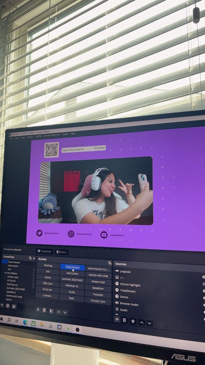 Live in ten minutes continuing our Sims 4 save file 💛💛

twitch.tv/squidalicia