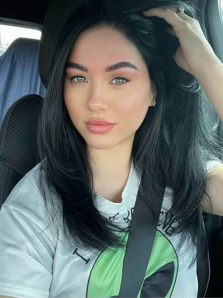 thepeachy16's tweet photo. Mesmerizing Stunning Goddess @shylajenningsxo https://t.co/dwl4D0EoZy